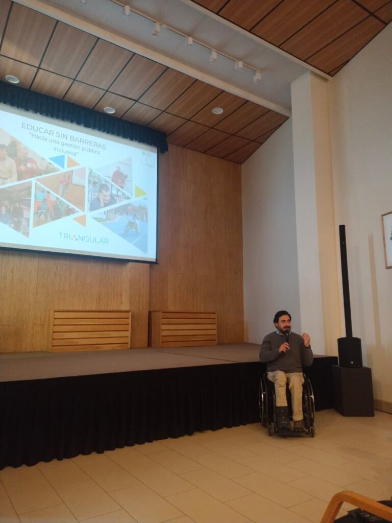 Funcionarios de las áreas social y de salud de la Municipalidad de Frutillar participaron en el taller experiencial “Educar Sin Barreras”, instancia orientada a fortalecer una gestión comunal más inclusiva y consciente de las necesidades de las personas con discapacidad.